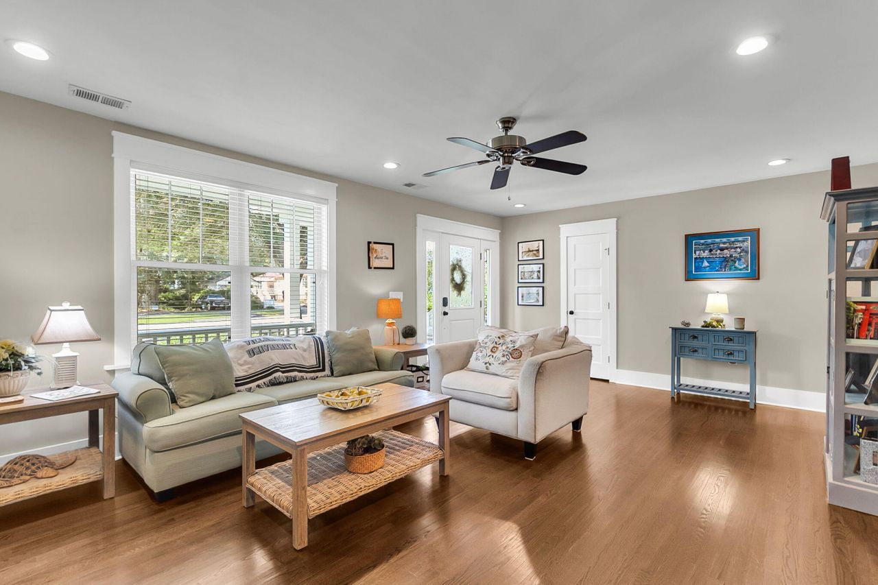 211 E Richardson Avenue Photo 9