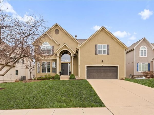 8012 W 131st Place, Overland Park, KS 66213