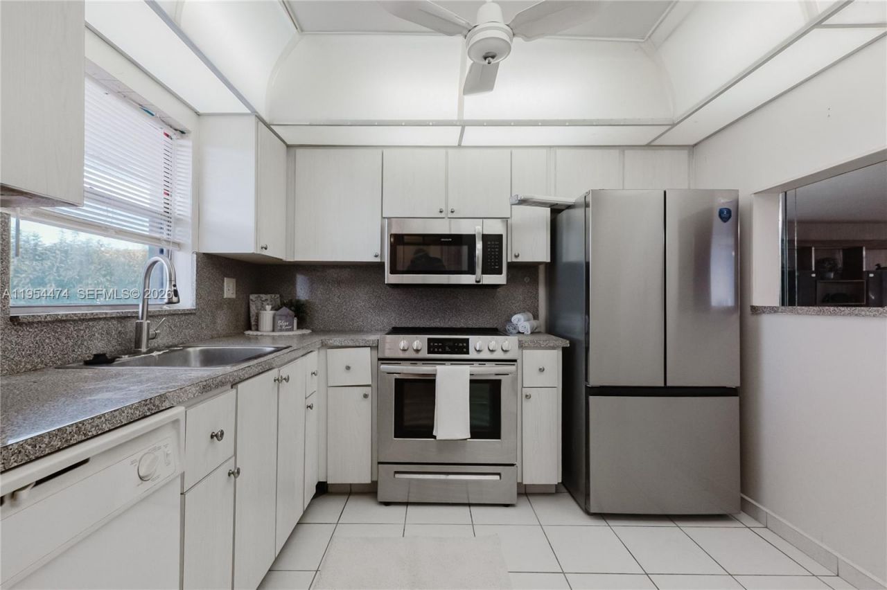 9441 Sunrise Lakes Blvd , Unit 310, Sunrise, FL 33322 Photo