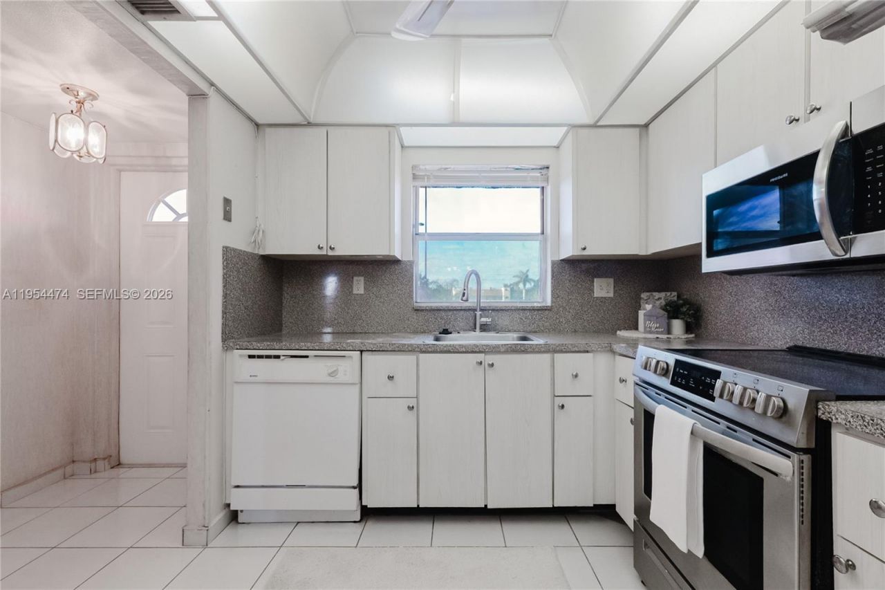 9441 Sunrise Lakes Blvd , Unit 310, Sunrise, FL 33322 Photo