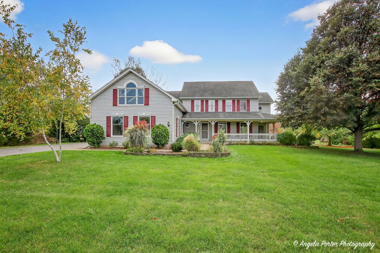 2215 Crystal Circle, Crystal Lake, IL 60012 Main Photo