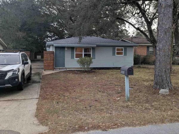 1010 Hawthorn Dr, Pensacola, FL 32507