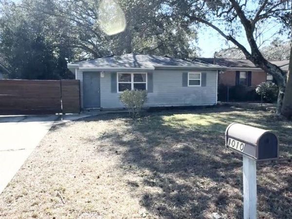 1010 Hawthorn Dr, Pensacola, FL 32507