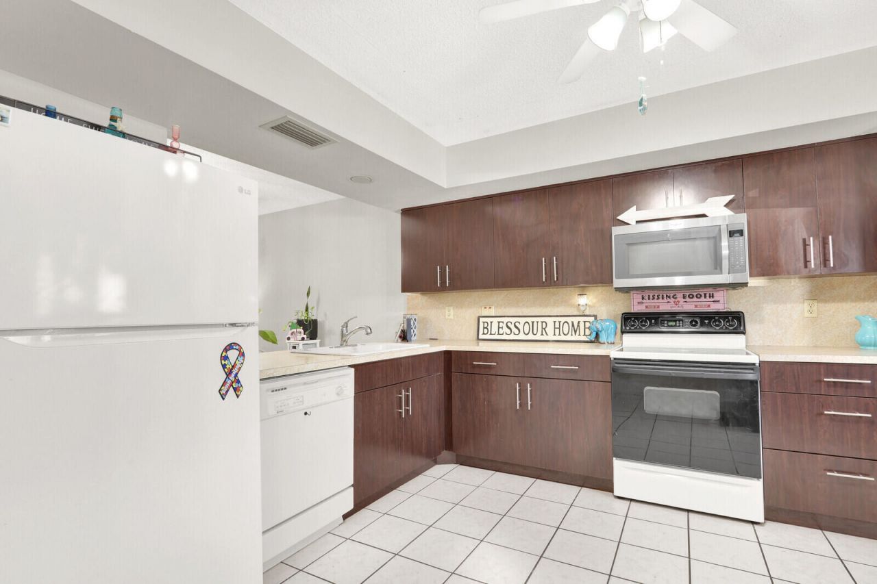 1811 SW Palm City Road, Unit A301, Stuart, FL 34994 Photo