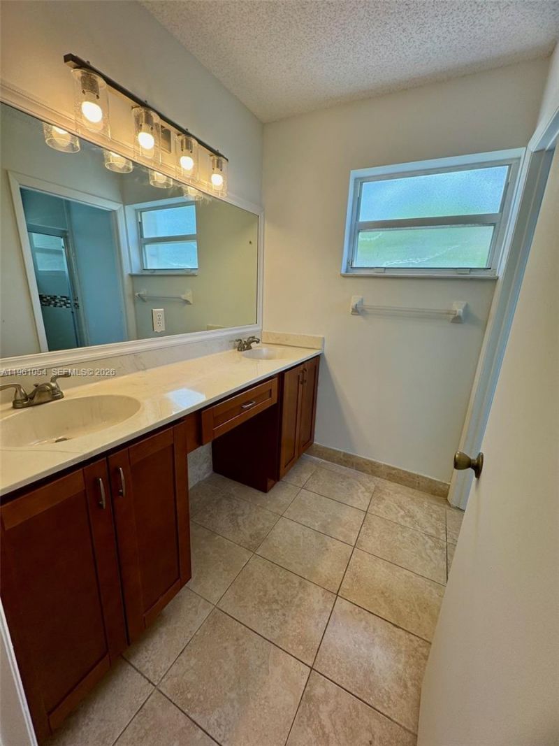 15430 NW 12th Ct, Pembroke Pines, FL 33028 Photo