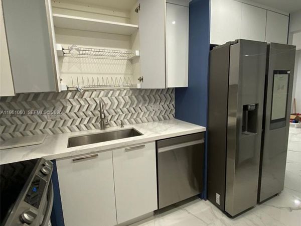 Unit 822, Miami Beach, FL 33140