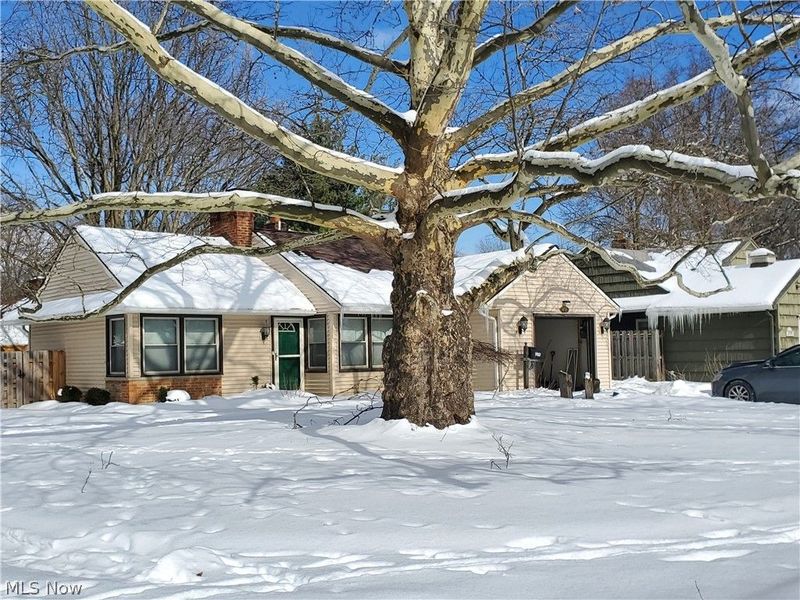 404 Crescent Drive, Berea, OH 44017 Photo 2