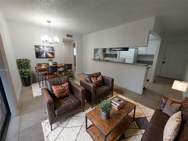 4463 Treehouse Ln, Unit D, Tamarac, FL 33319