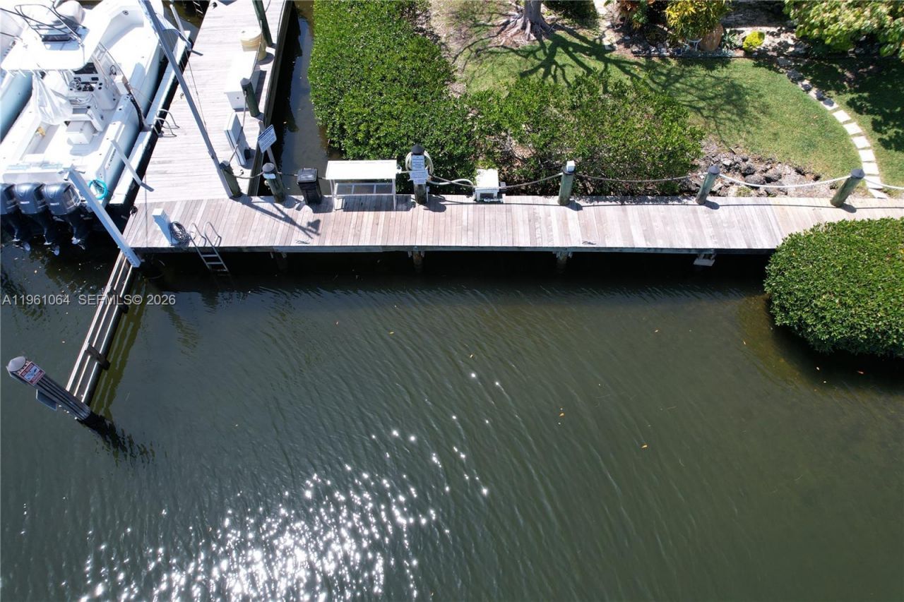 6200 SW 152nd St, Palmetto Bay, FL 33157 Photo