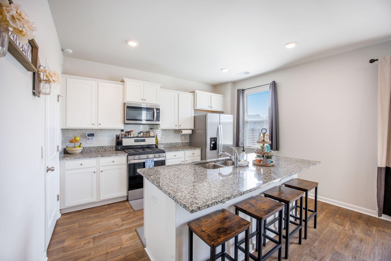 364 Lake Ridge Boulevard Photo 9