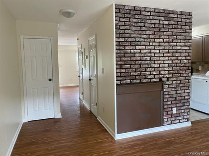 95 Hill Court Calverton, NY 11933