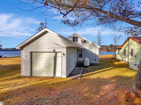 2183 Manitou Trail N, Lake City, MI 49651