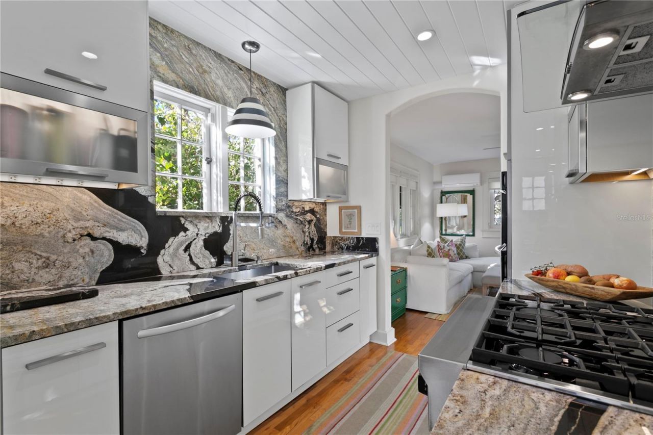 936 17th Avenue Ne, Saint Petersburg, FL 33704 Photo