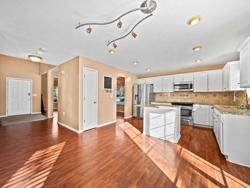 657 Norfolk Square S, Pickerington, OH 43147 Photo 6