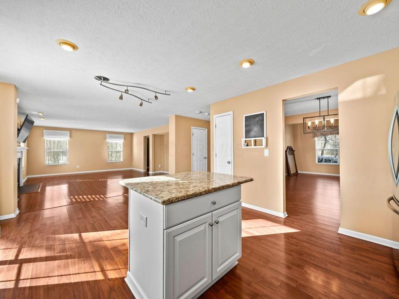 657 Norfolk Square S, Pickerington, OH 43147 Photo 9