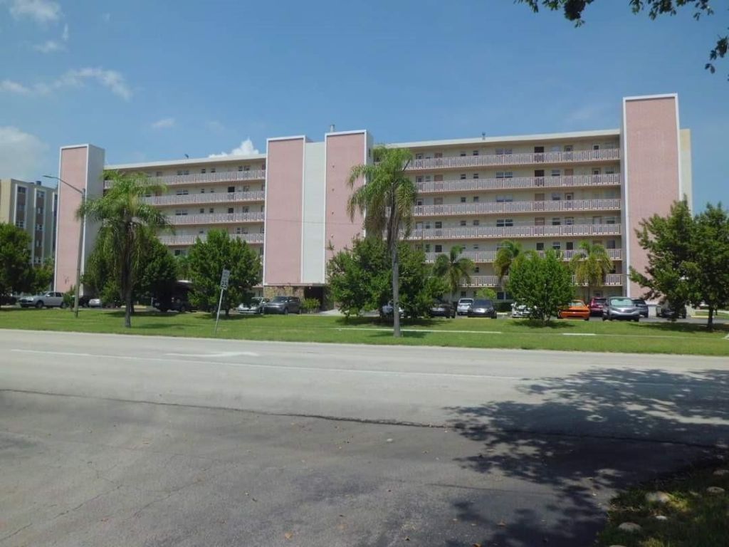 901 NE 14th Avenue, Unit 607, Hallandale Beach, FL 33009 Photo