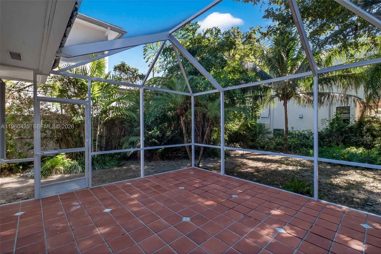 5210 SW 72nd St, Miami, FL 33143 Photo