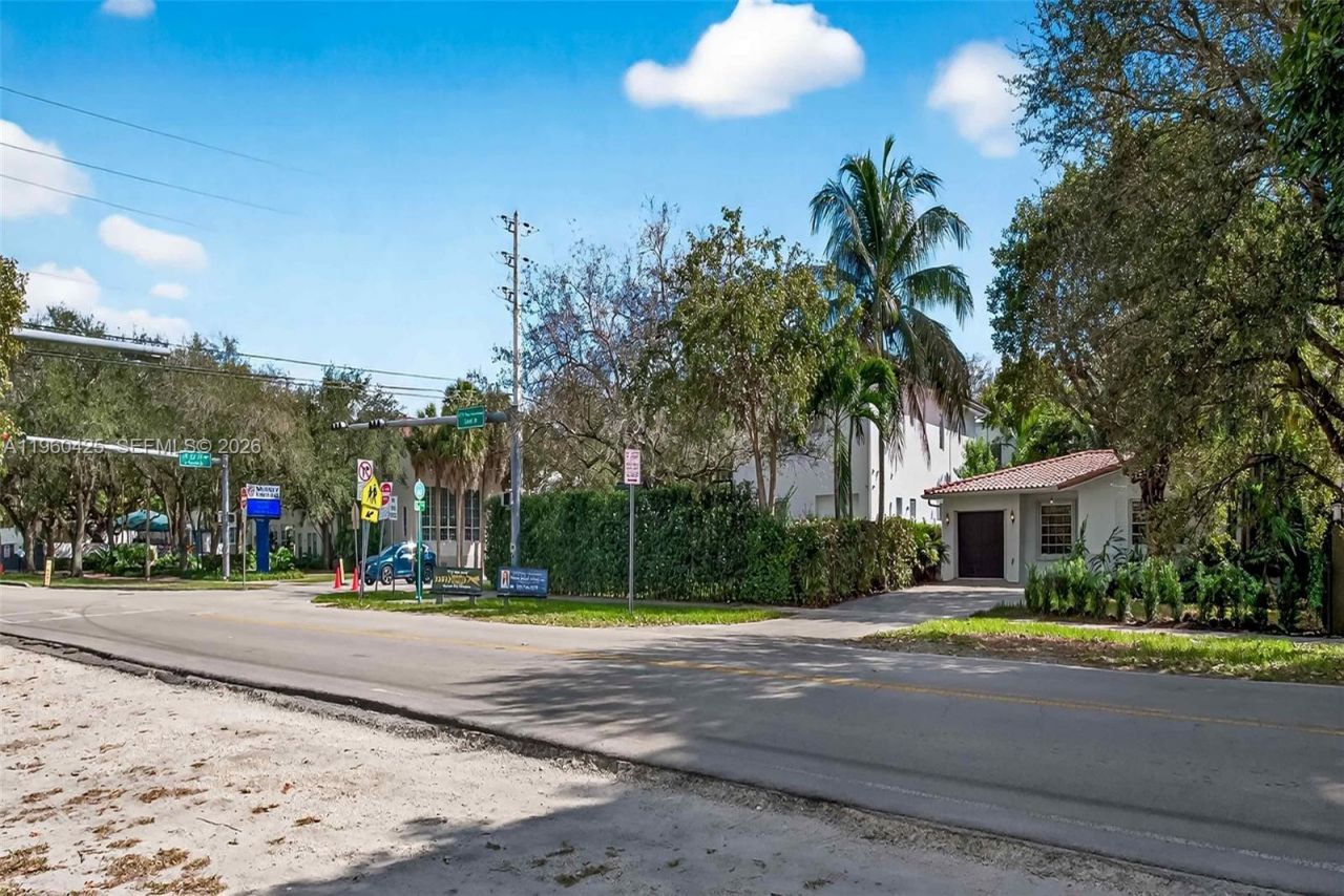 5210 SW 72nd St, Miami, FL 33143 Photo