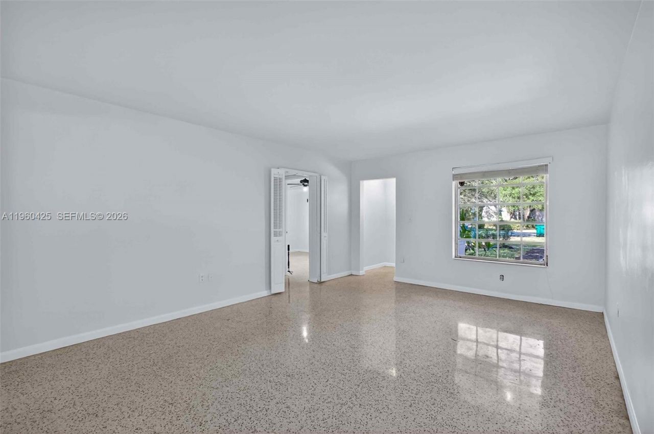 5210 SW 72nd St, Miami, FL 33143 Photo