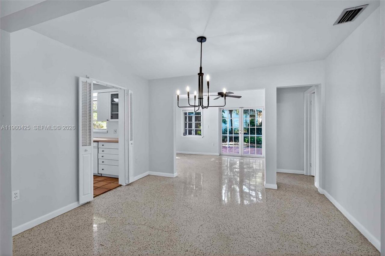 5210 SW 72nd St, Miami, FL 33143 Photo