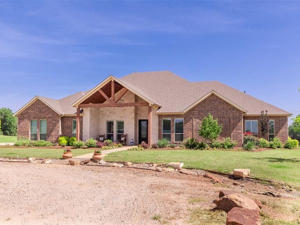 1466 County Road 1270, Alvord, TX 76225