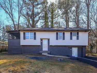 371 Roxbury Drive, Riverdale, GA 30274