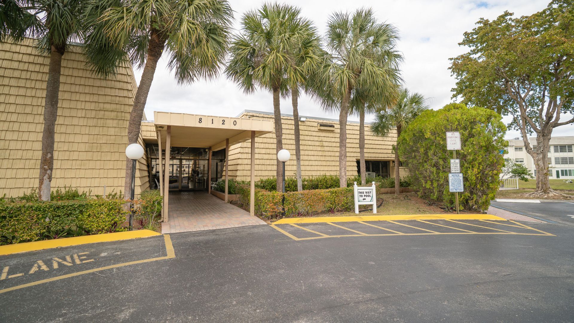 8285 Sunrise Lakes Boulevard, Unit 110, Sunrise, FL 33322 Photo
