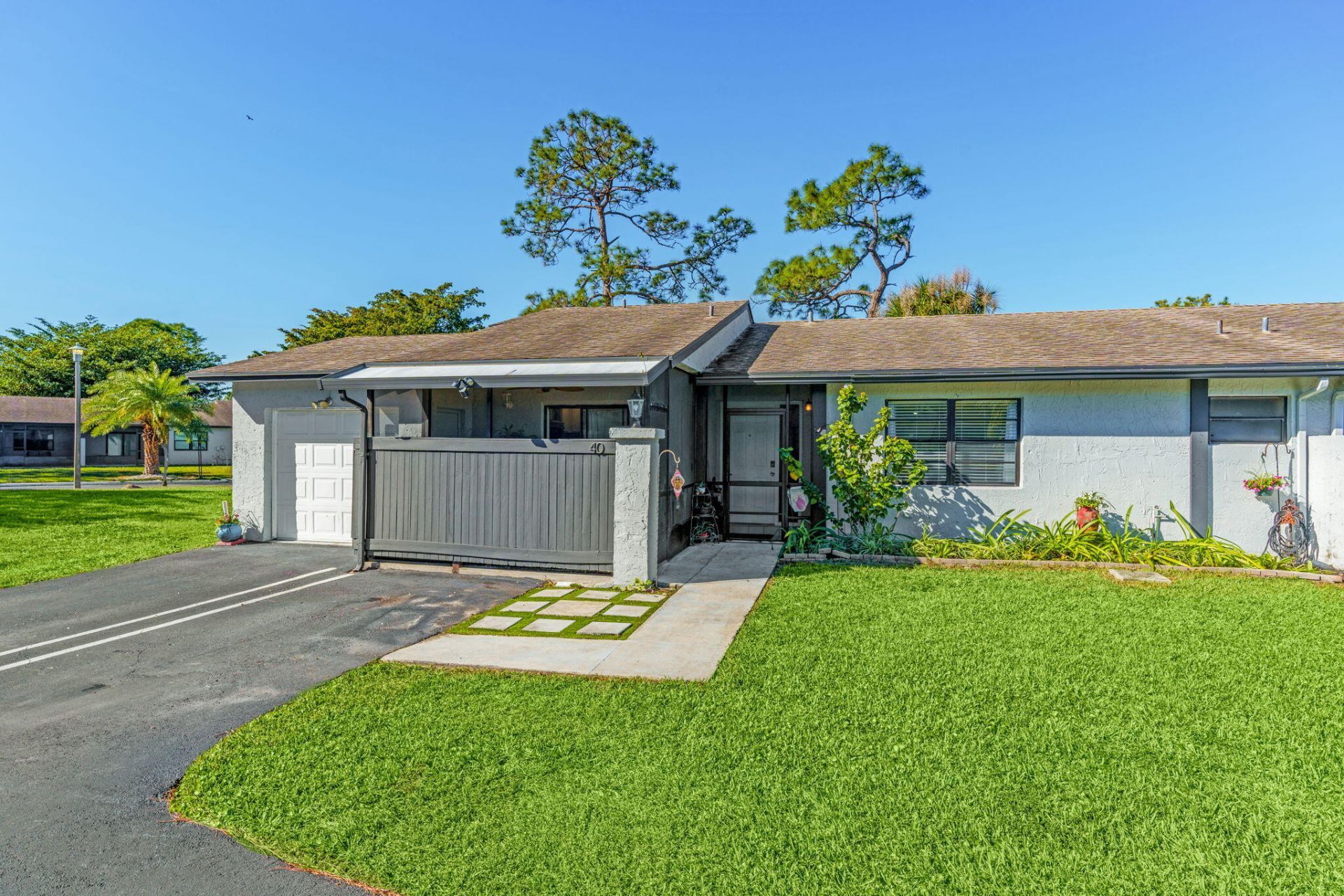 40 Seminole Court E, Royal Palm Beach, FL 33411 Photo