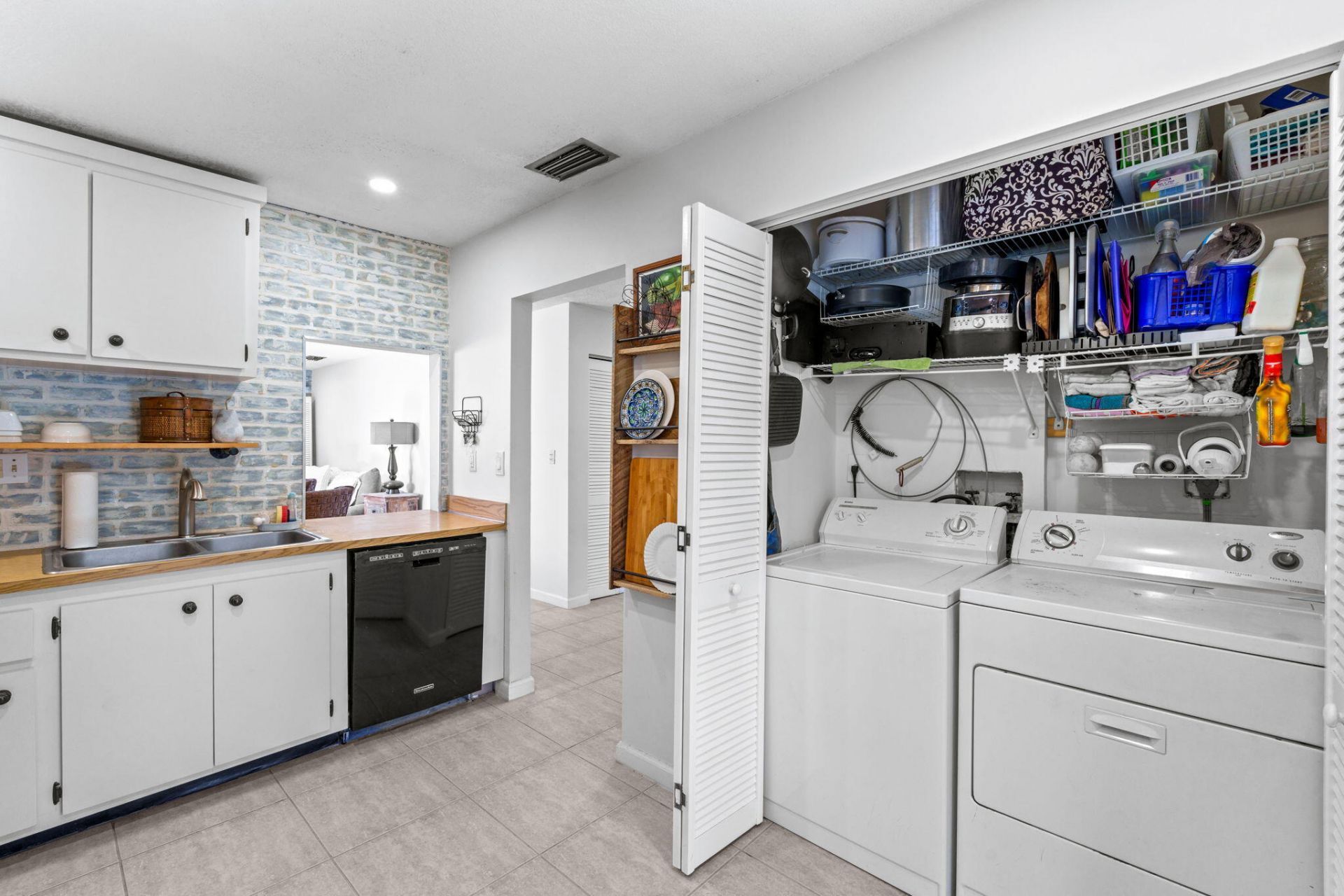 40 Seminole Court E, Royal Palm Beach, FL 33411 Photo