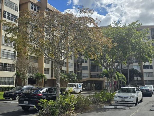 1200 Saint Charles Pl, Unit 207, Pembroke Pines, FL 33026