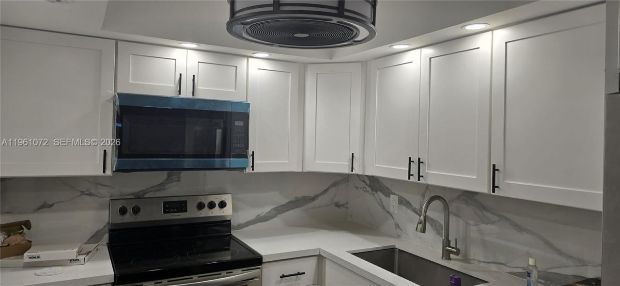 1200 Saint Charles Pl, Unit 207, Pembroke Pines, FL 33026 Photo