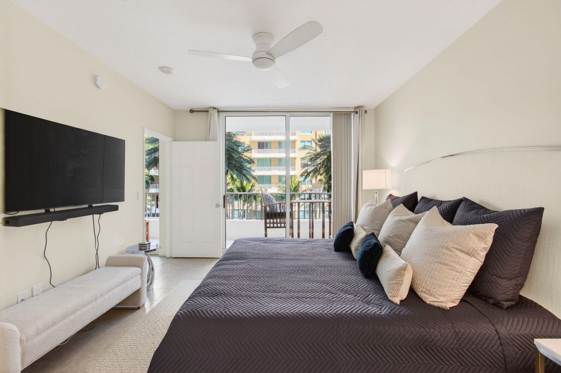 625 Casa Loma Boulevard, Unit 403, Boynton Beach, FL 33435 Photo