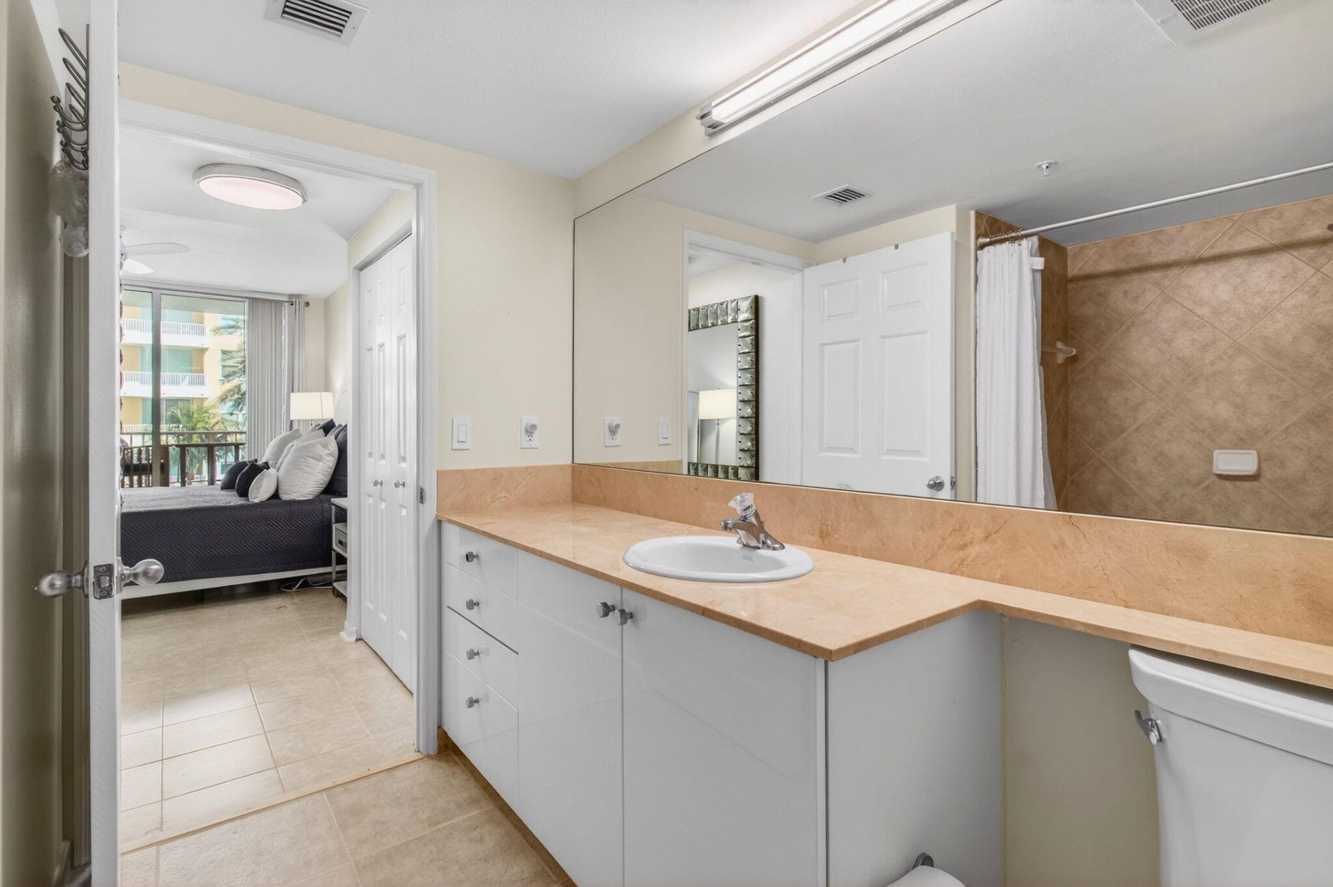 625 Casa Loma Boulevard, Unit 403, Boynton Beach, FL 33435 Photo