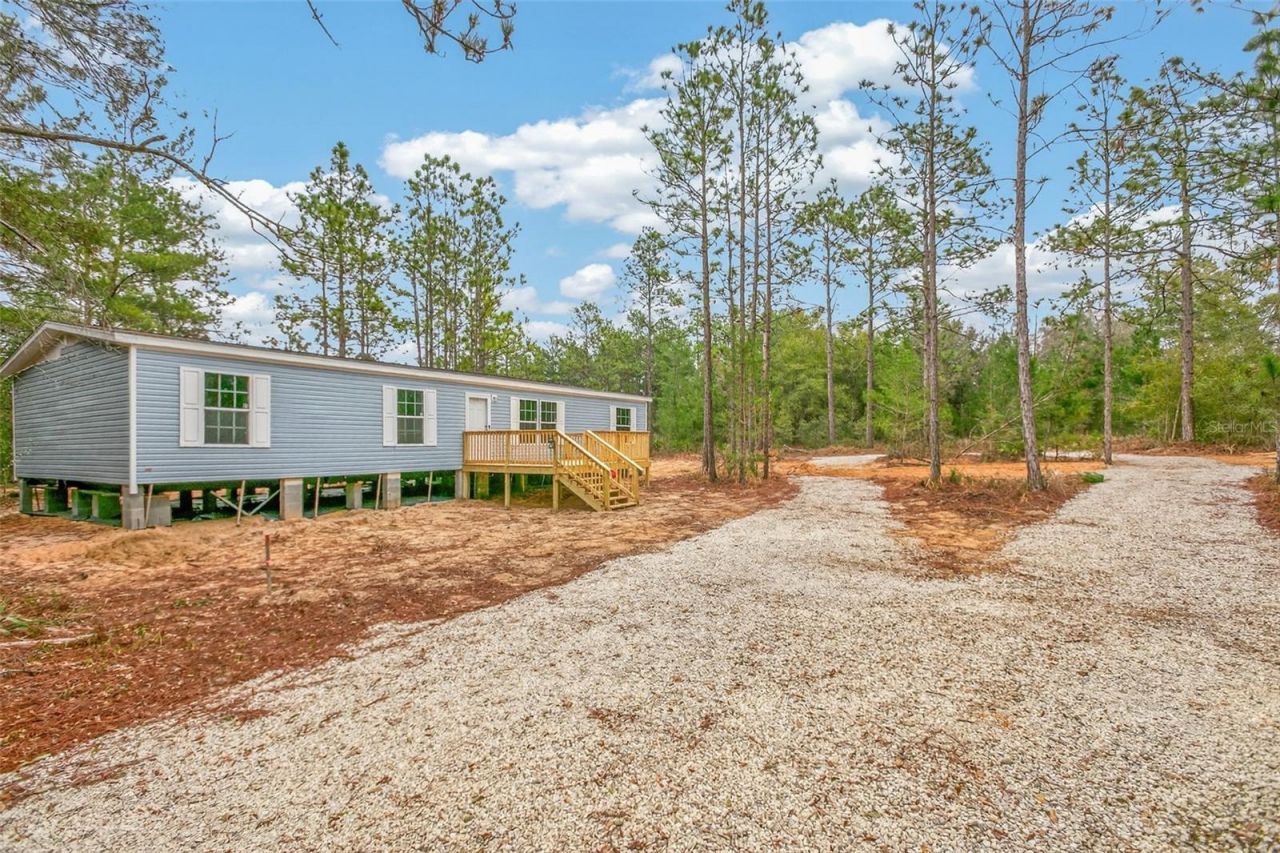 419 Lily Trail, Interlachen, FL 32148 Photo