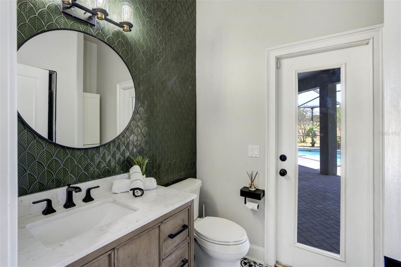 655 Whisper Woods Drive, Lakeland, FL 33813 Photo