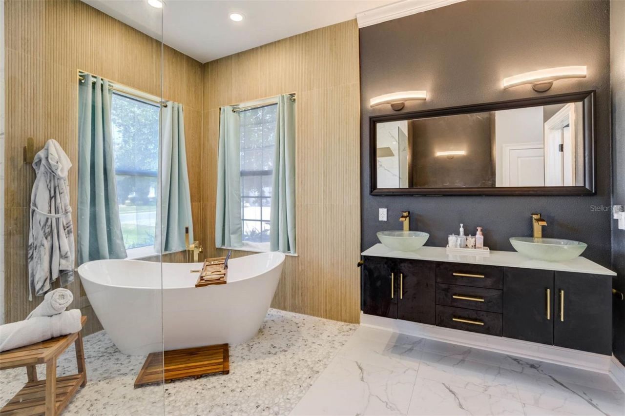 655 Whisper Woods Drive, Lakeland, FL 33813 Photo