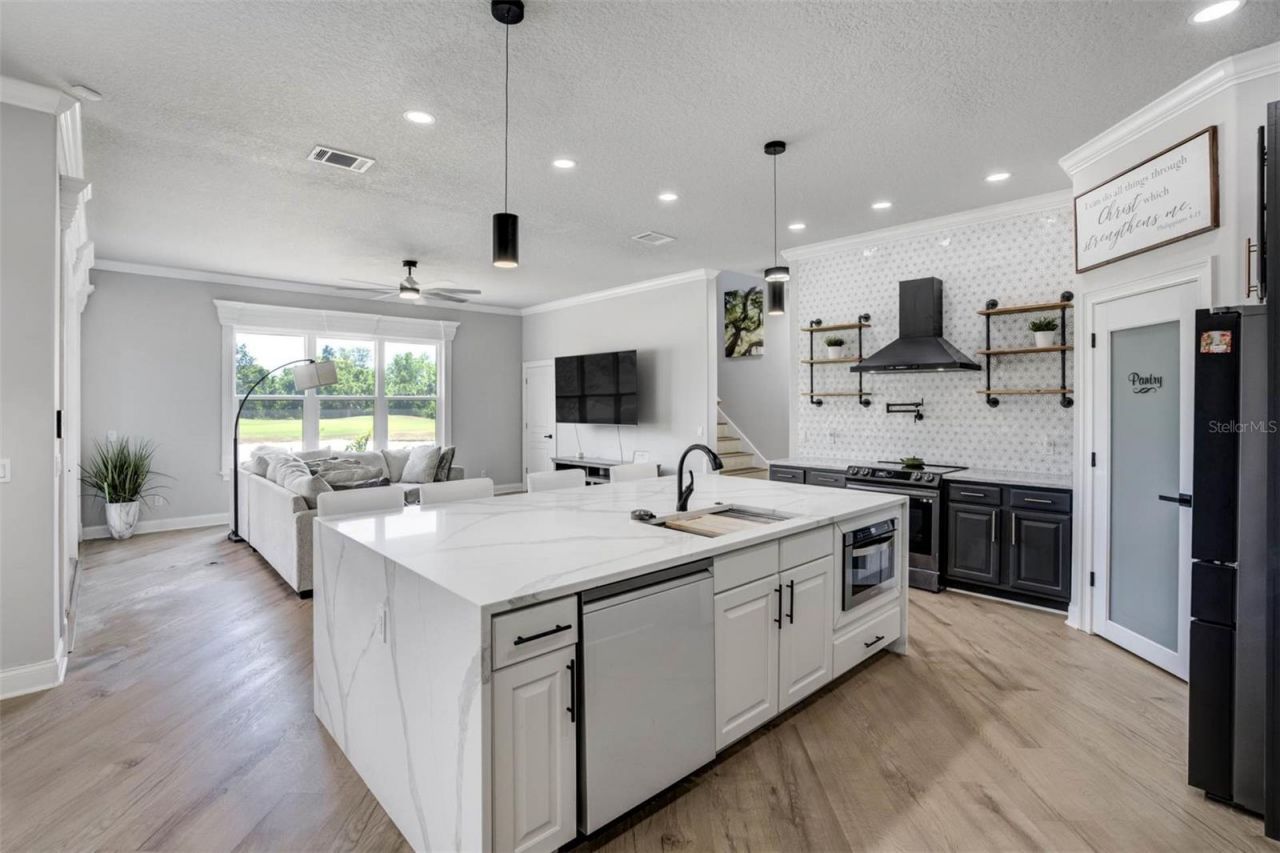 655 Whisper Woods Drive, Lakeland, FL 33813 Photo