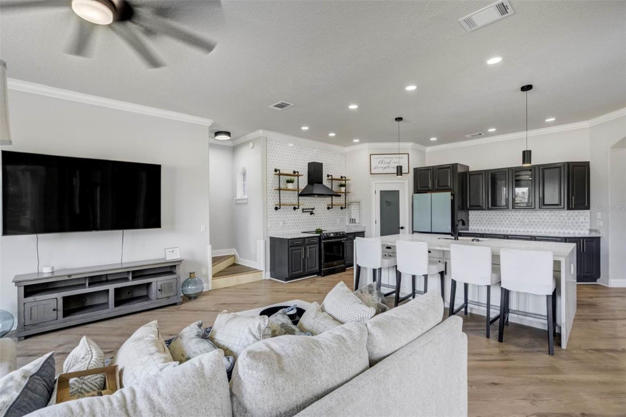 655 Whisper Woods Drive, Lakeland, FL 33813 Photo