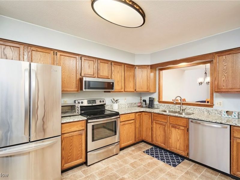 5161 Westwind Circle NW, North Canton, OH 44720 Photo 2