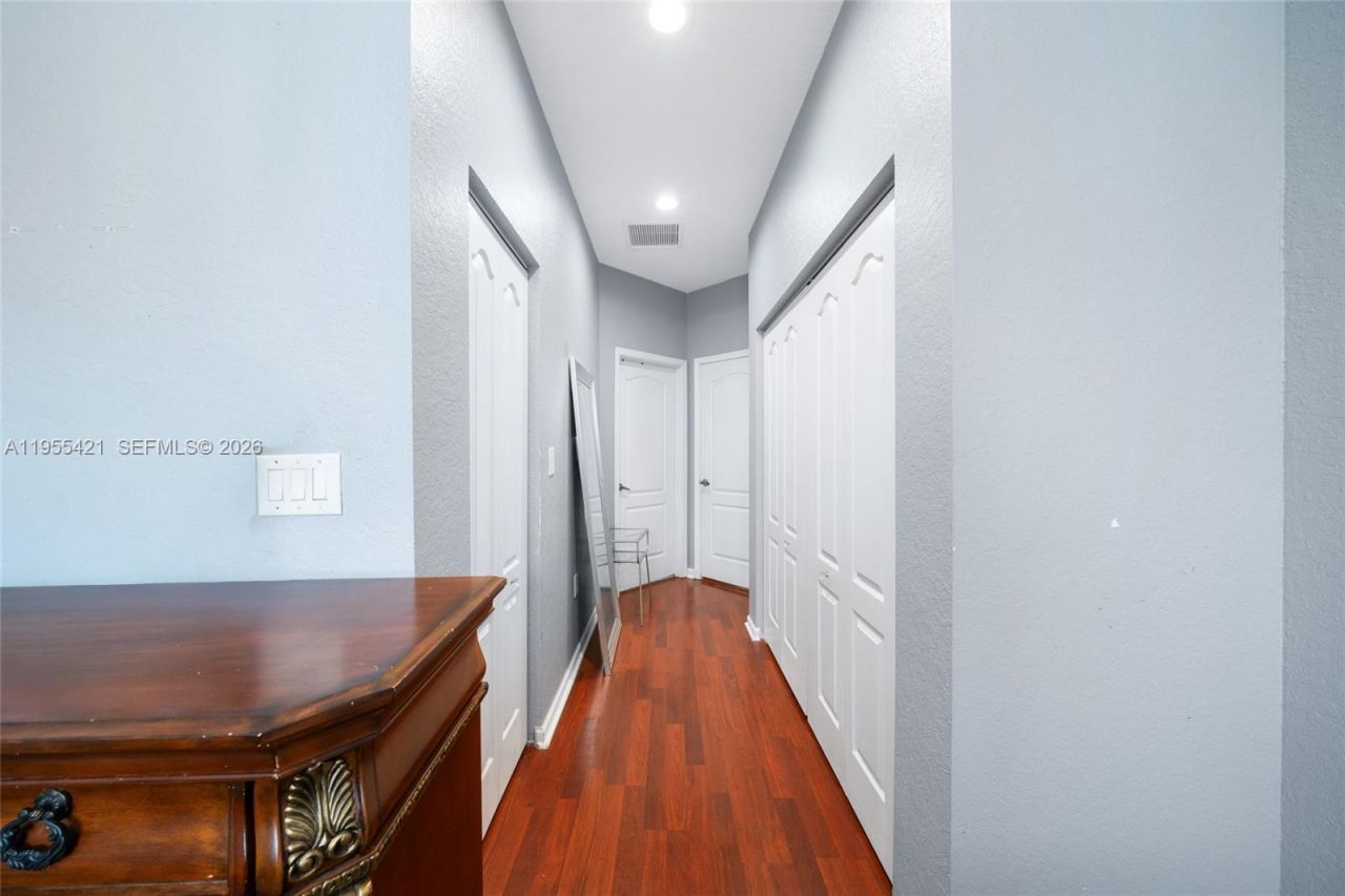 1097 NE 40th Rd , Homestead, FL 33033 Photo