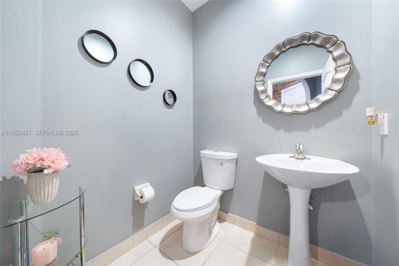 1097 NE 40th Rd , Homestead, FL 33033 Photo