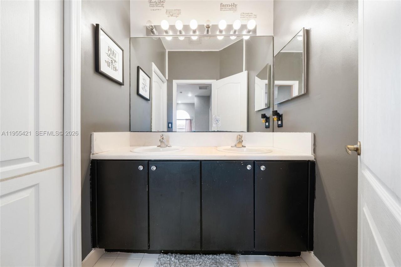 1097 NE 40th Rd , Homestead, FL 33033 Photo