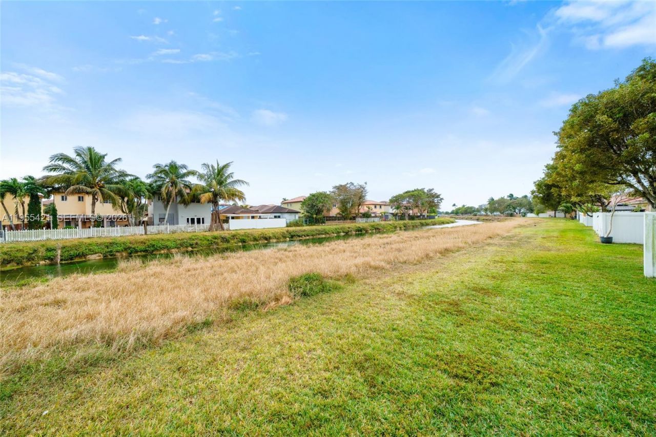 1097 NE 40th Rd, Homestead, FL 33033 Photo