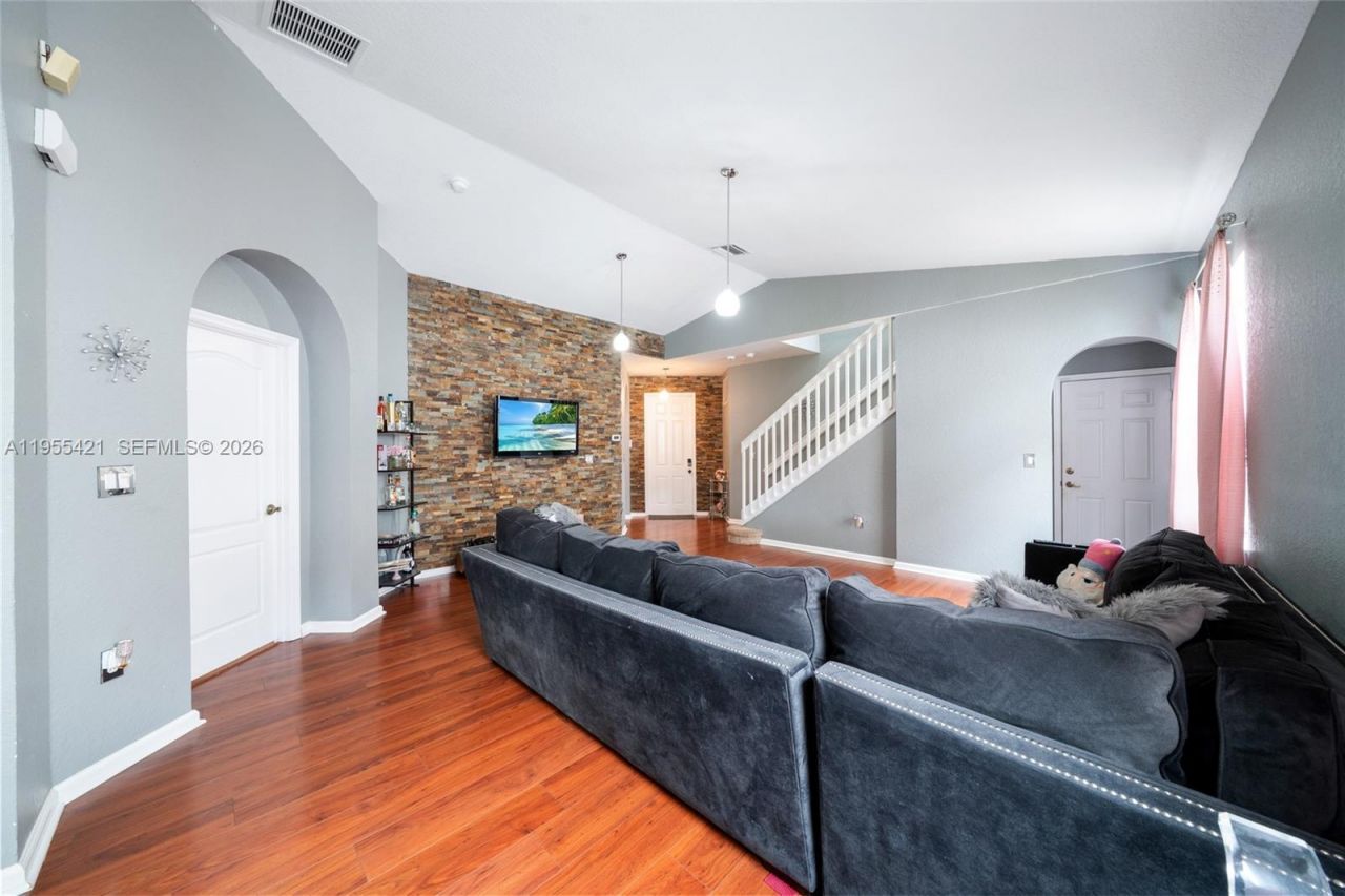 1097 NE 40th Rd , Homestead, FL 33033 Photo