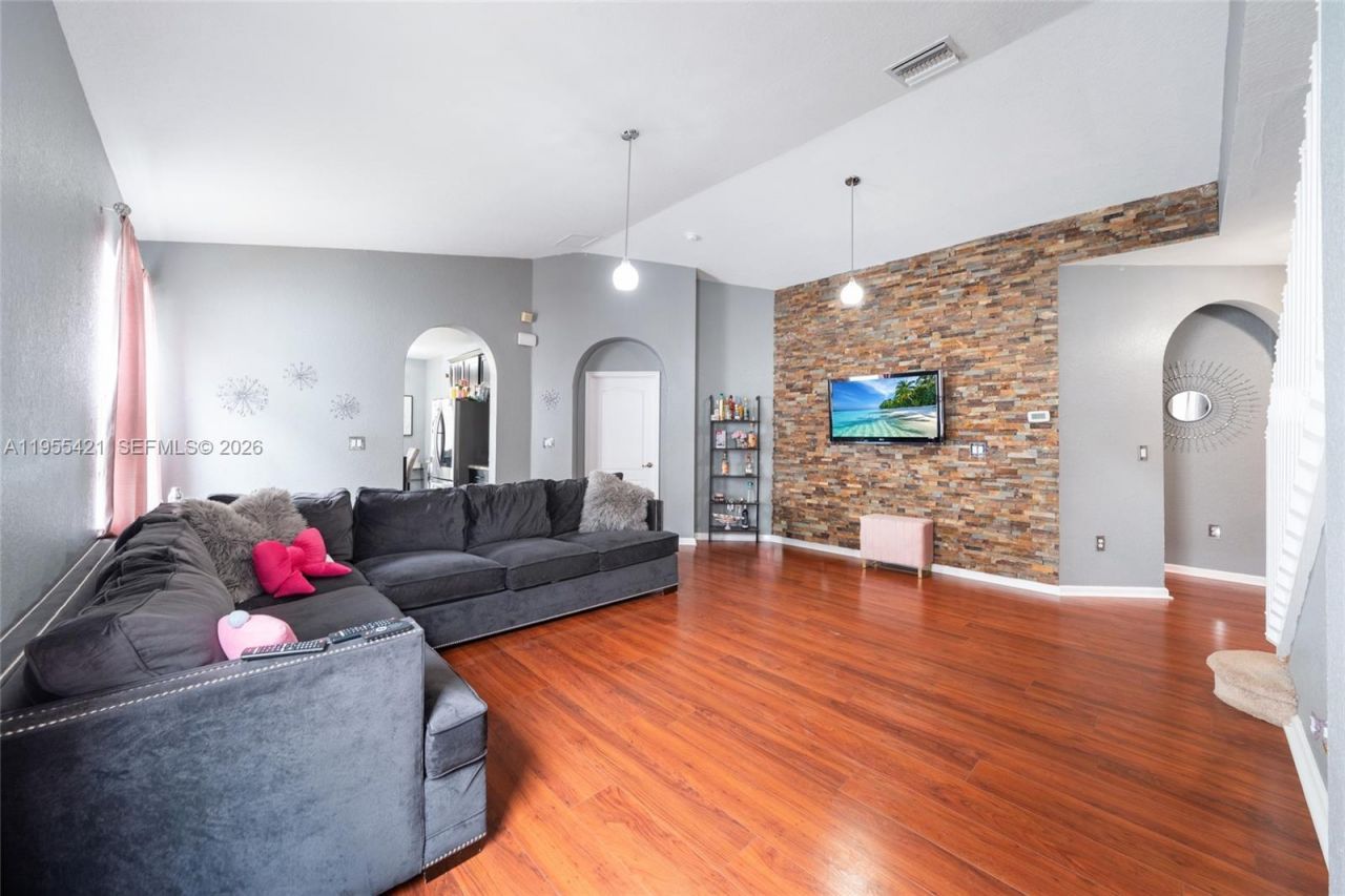 1097 NE 40th Rd , Homestead, FL 33033 Photo