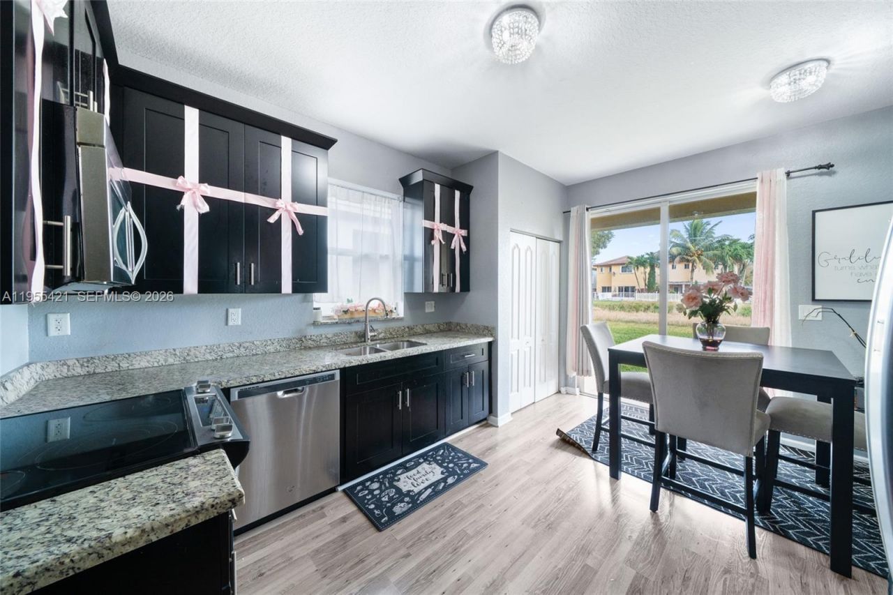 1097 NE 40th Rd , Homestead, FL 33033 Photo