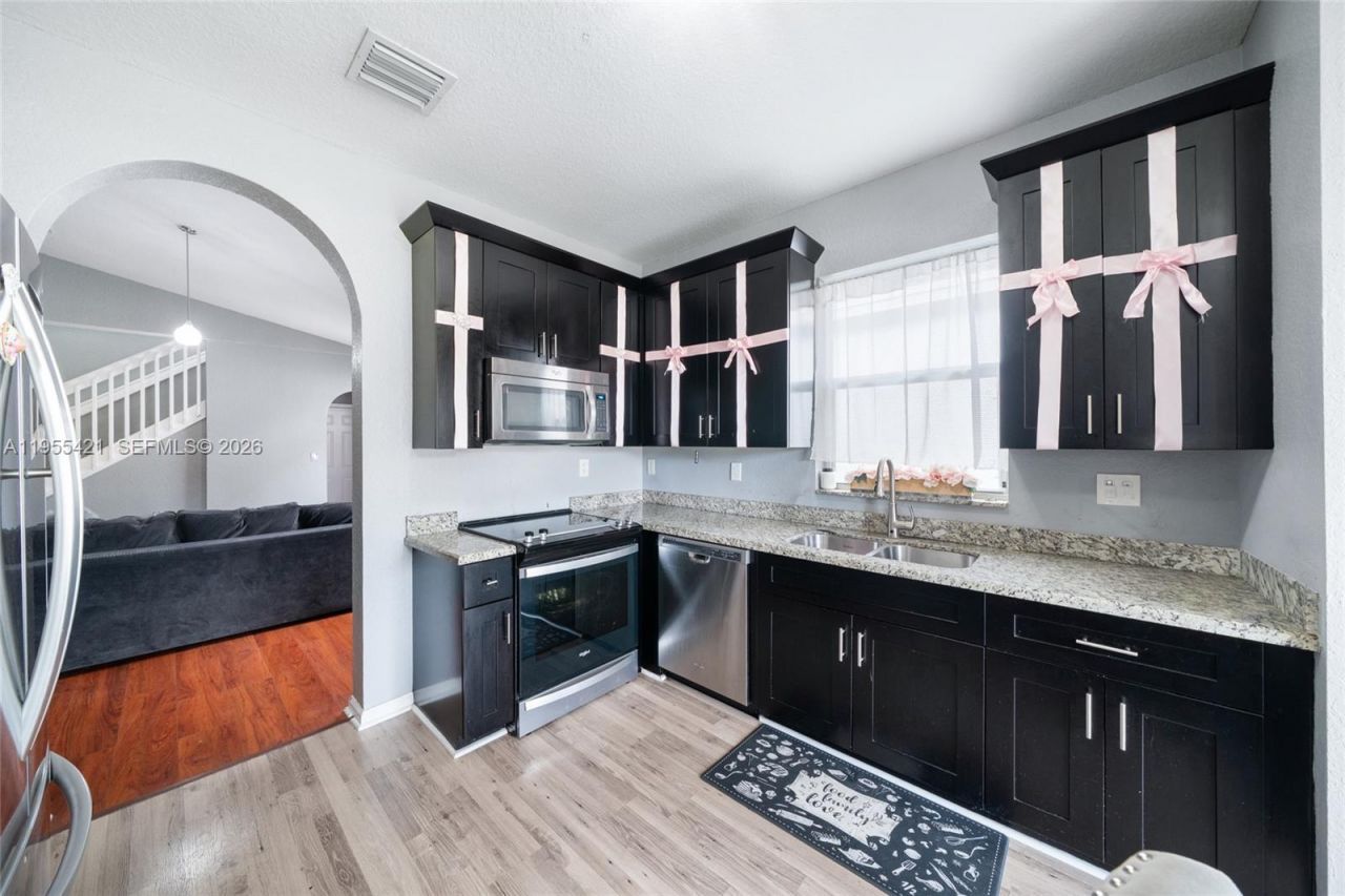 1097 NE 40th Rd , Homestead, FL 33033 Photo