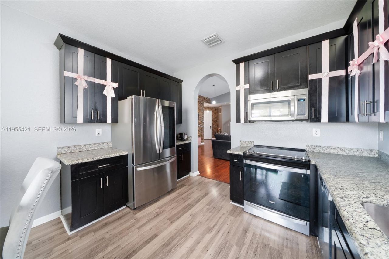 1097 NE 40th Rd , Homestead, FL 33033 Photo