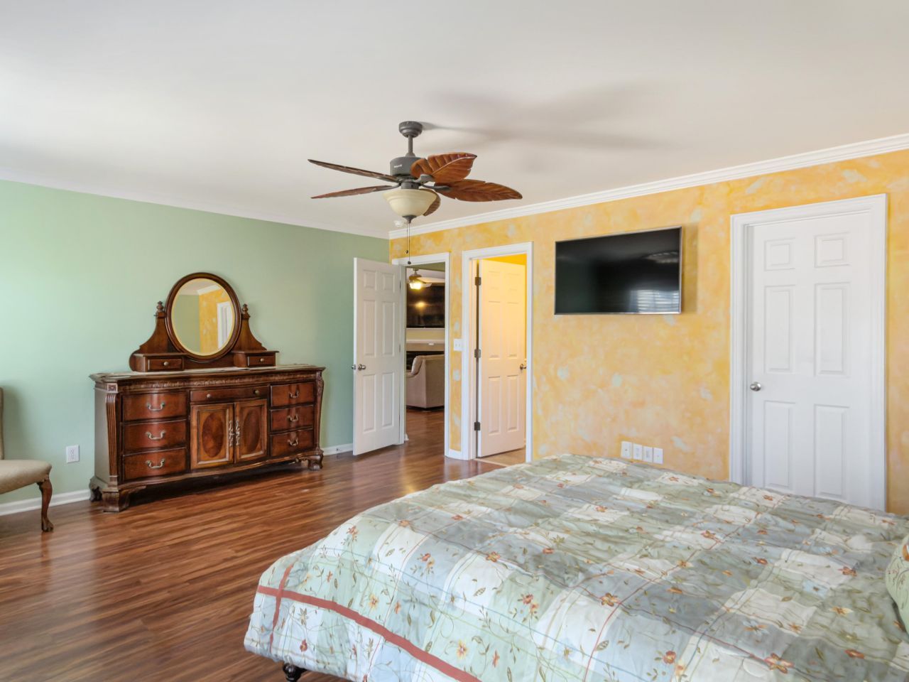 408 Lakewind Drive Photo 12