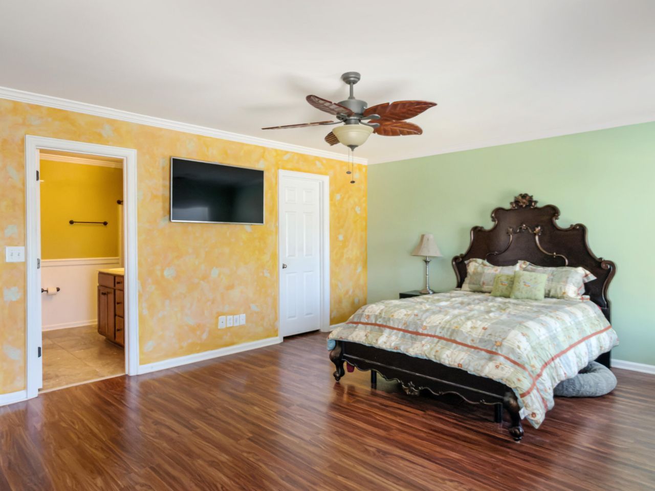 408 Lakewind Drive Photo 13